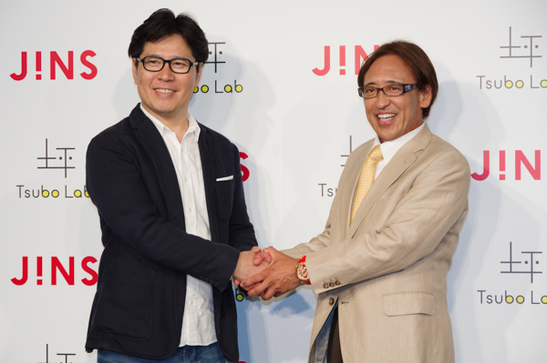 （左）ジンズホールディングス 代表取締役CEOの田中仁氏 （右）坪田ラボ 代表取締役で慶應義塾大学の坪田一男教授