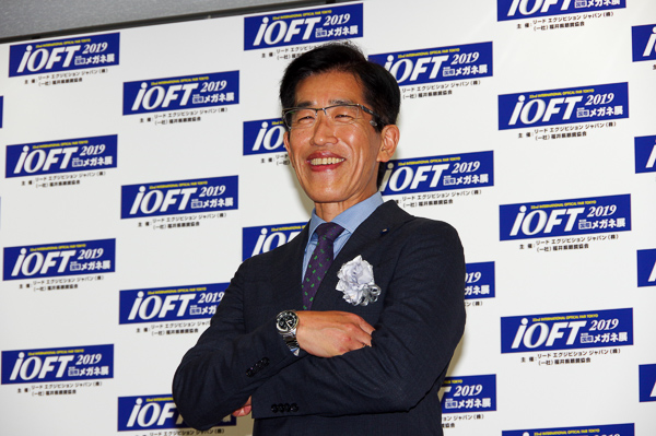 岸博幸がメガネ ベストドレッサー賞経済界部門受賞「受賞の理由は『脱力タイムズ』？それとも忖度？」