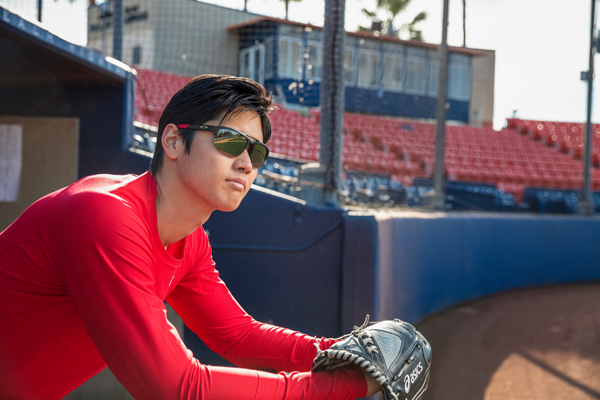 Oakley（オークリー）「大谷翔平シグネチャーコレクション」Mercenary（マーセナリー）を掛けた大谷翔平選手。