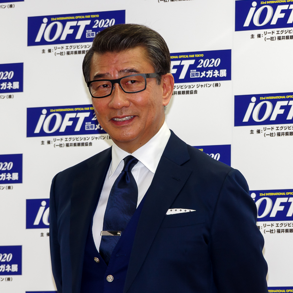 フォトセッションに臨んだ中井貴一さん・その1