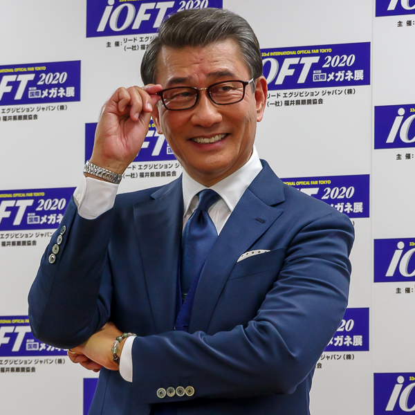 フォトセッションに臨んだ中井貴一さん・その2