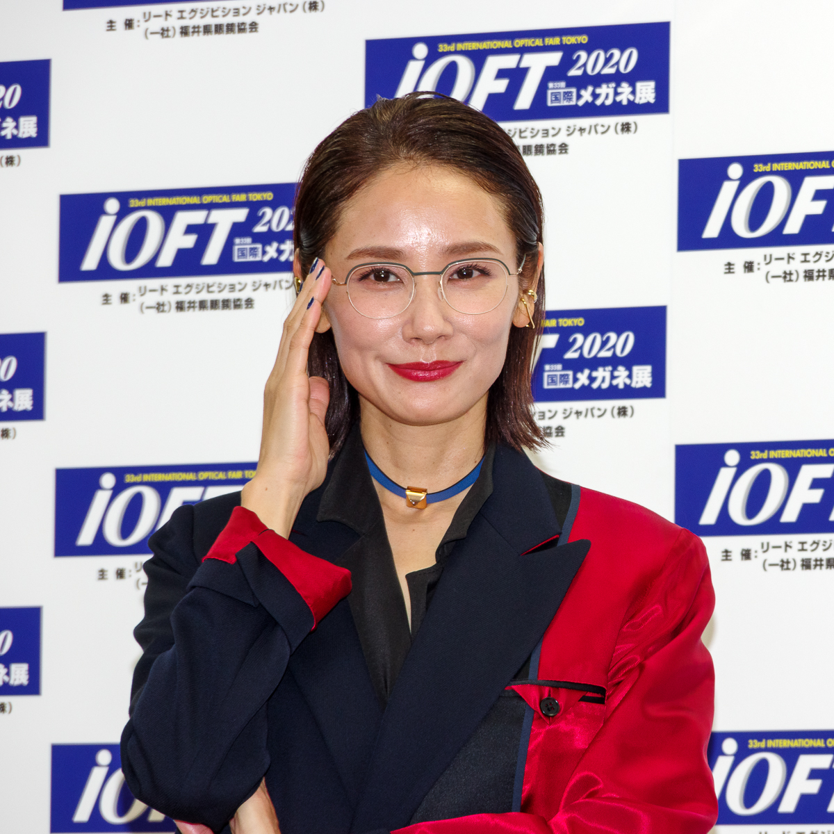 吉田羊がメガネ ベストドレッサー賞芸能界部門 女性 を受賞 同じメガネを掛けたい と言われる女優になりたい メガネトピックス Glafas グラファス メガネ サングラス総合情報サイト