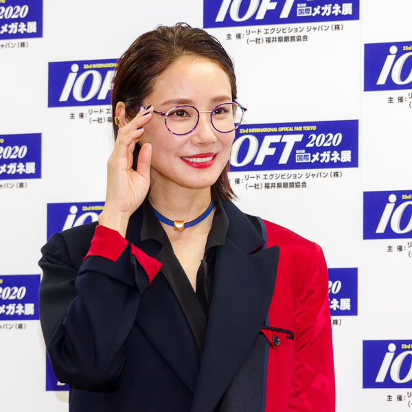 吉田羊がメガネ ベストドレッサー賞芸能界部門（女性）を受賞「『同じメガネを掛けたい』と言われる女優になりたい」