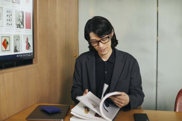 Zoff | UNITED ARROWS WORK TIME LOOK BOOKより（男性）