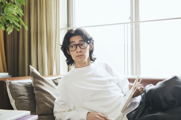 Zoff | UNITED ARROWS RELAX AT HOME LOOK BOOKより（男性）