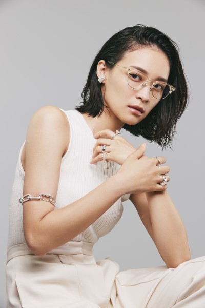 Zoff×LOVE BY e.m. eyewear collection （ゾフ×ラブ バイ イーエム アイウェアコレクション） ZF211007 カラー：ライトイエロー（50A1） 着用イメージ