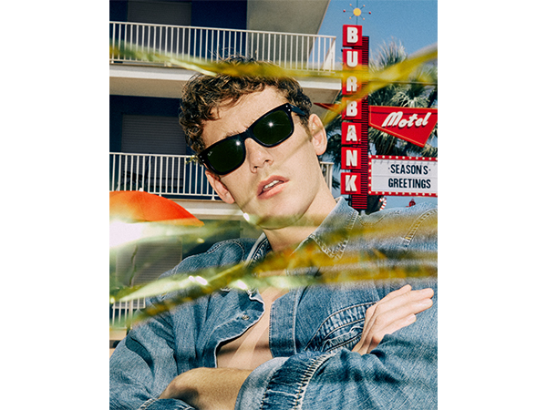Ray-Ban（レイバン）がホリデーキャンペーン「You’re On」を展開、伝説的モデル「Burbank（バーバンク）」が復刻