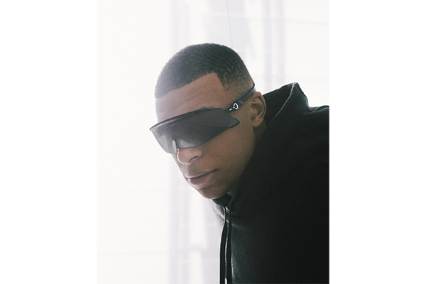 Oakley（オークリー）がサッカーフランス代表キリアン・エムバペと複数年パートナーシップ契約