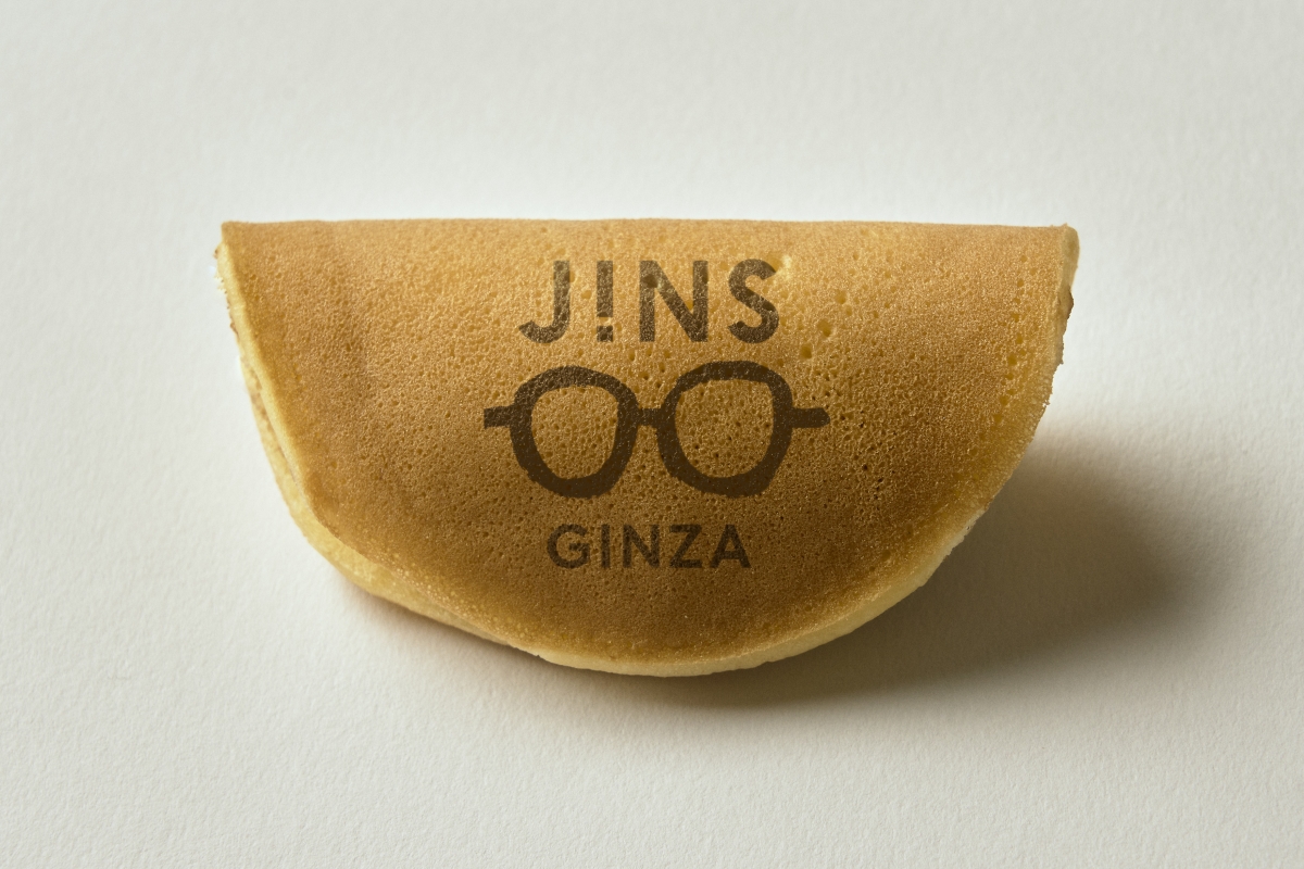 グランドオープン記念「JINSオリジナル焼印どら焼き」 グランドオープン記念「JINSオリジナル焼印どら焼き」